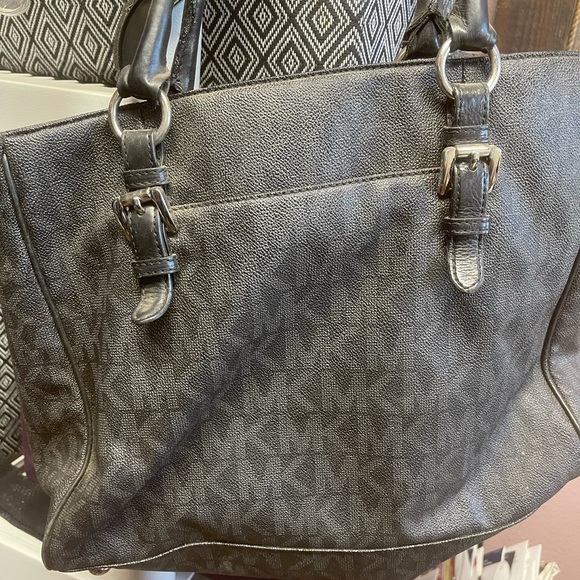 Clothes - Picture 2 of 16